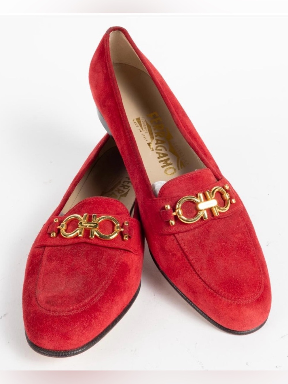 Salvatore Ferragamo Red Suede Gancini Buckle
Loafers Shoes Women’s Size: 8.5B